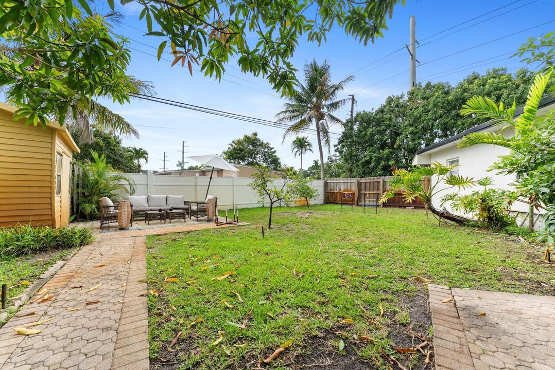 待售: $565,000 (4 贝兹, 2 浴室, 1856 平方英尺)