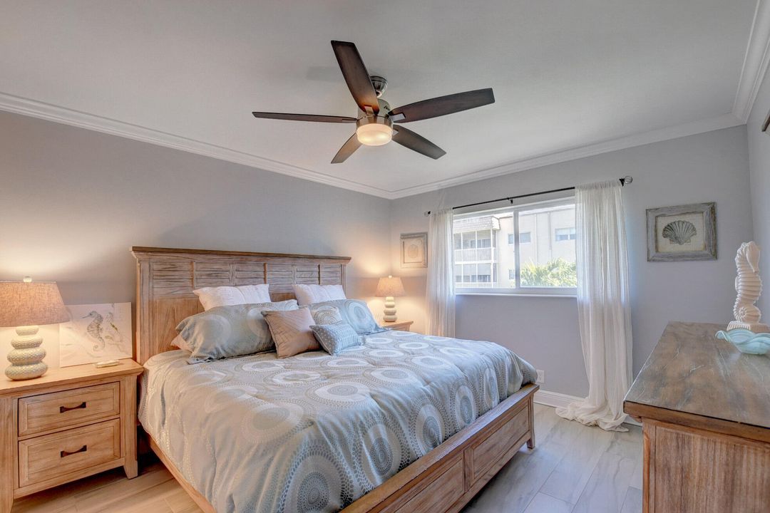 For Sale: $275,000 (2 beds, 2 baths, 948 Square Feet)