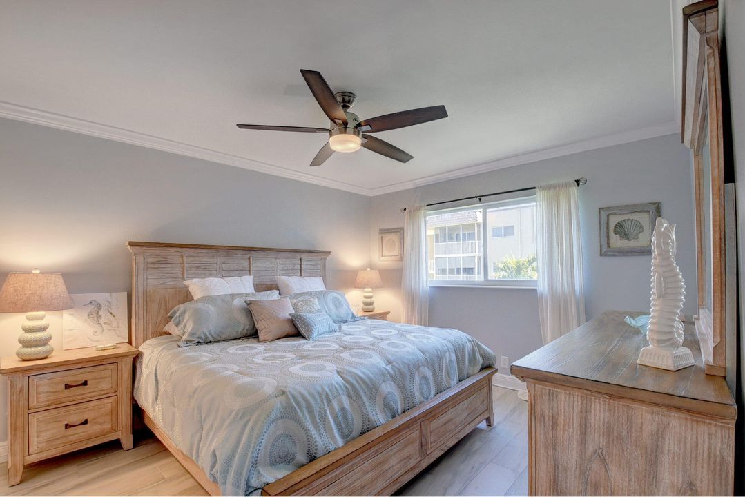 For Sale: $275,000 (2 beds, 2 baths, 948 Square Feet)