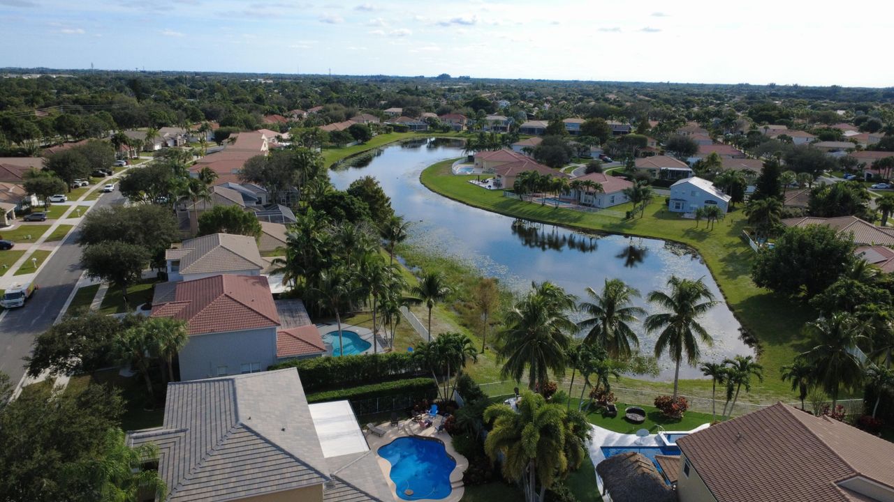 For Sale: $575,000 (4 beds, 2 baths, 1942 Square Feet)