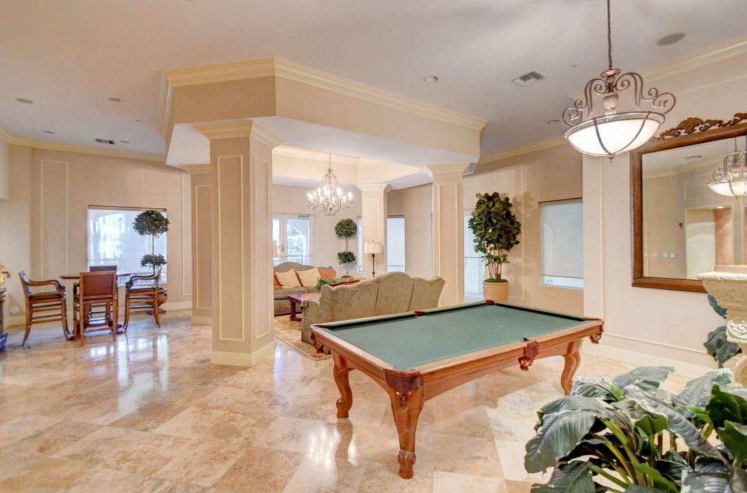 For Rent: $1,950 (1 beds, 1 baths, 744 Square Feet)