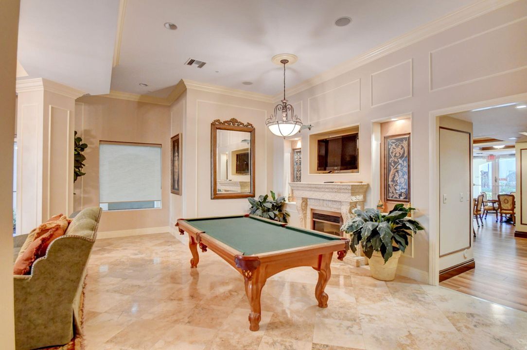 For Rent: $1,950 (1 beds, 1 baths, 744 Square Feet)