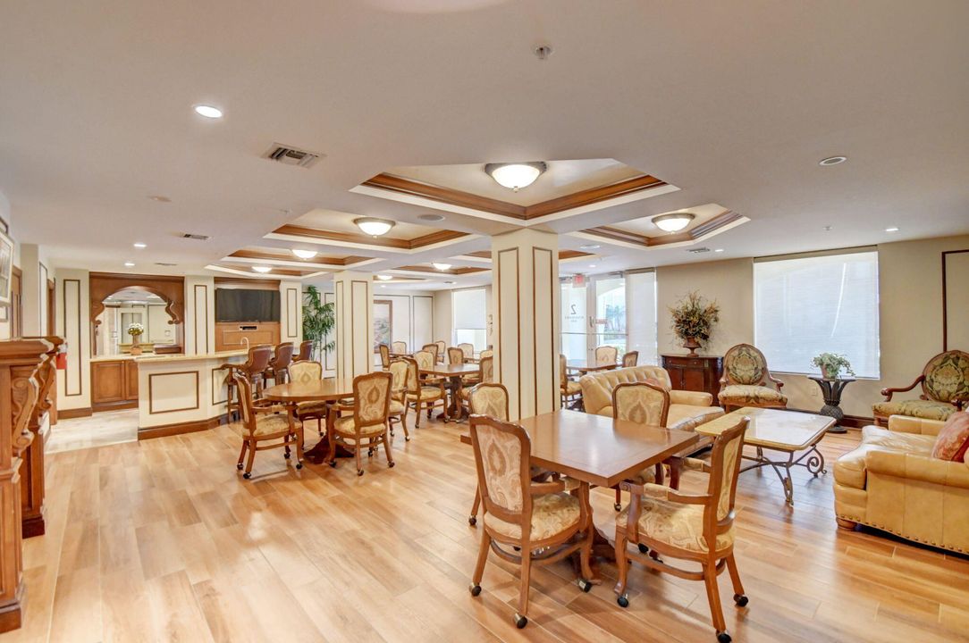 For Rent: $1,950 (1 beds, 1 baths, 744 Square Feet)