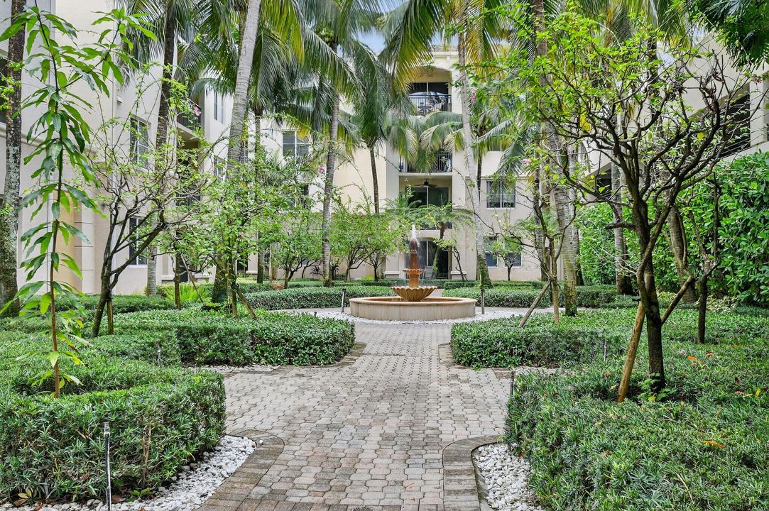 For Rent: $1,950 (1 beds, 1 baths, 744 Square Feet)