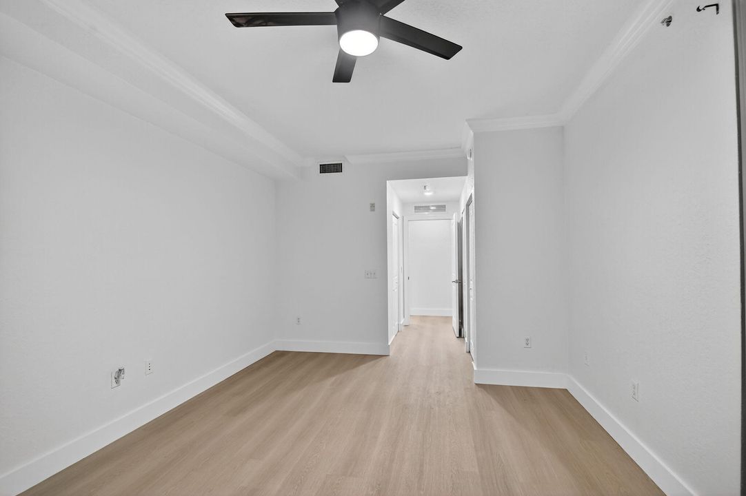 For Rent: $1,950 (1 beds, 1 baths, 744 Square Feet)