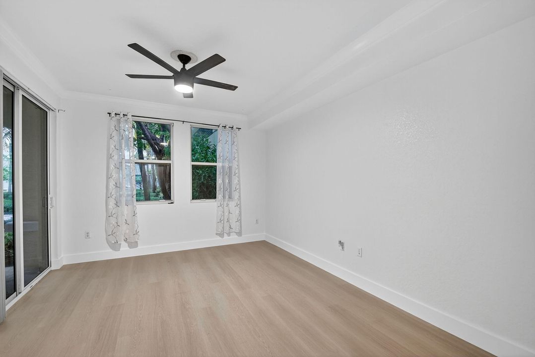 For Rent: $1,950 (1 beds, 1 baths, 744 Square Feet)