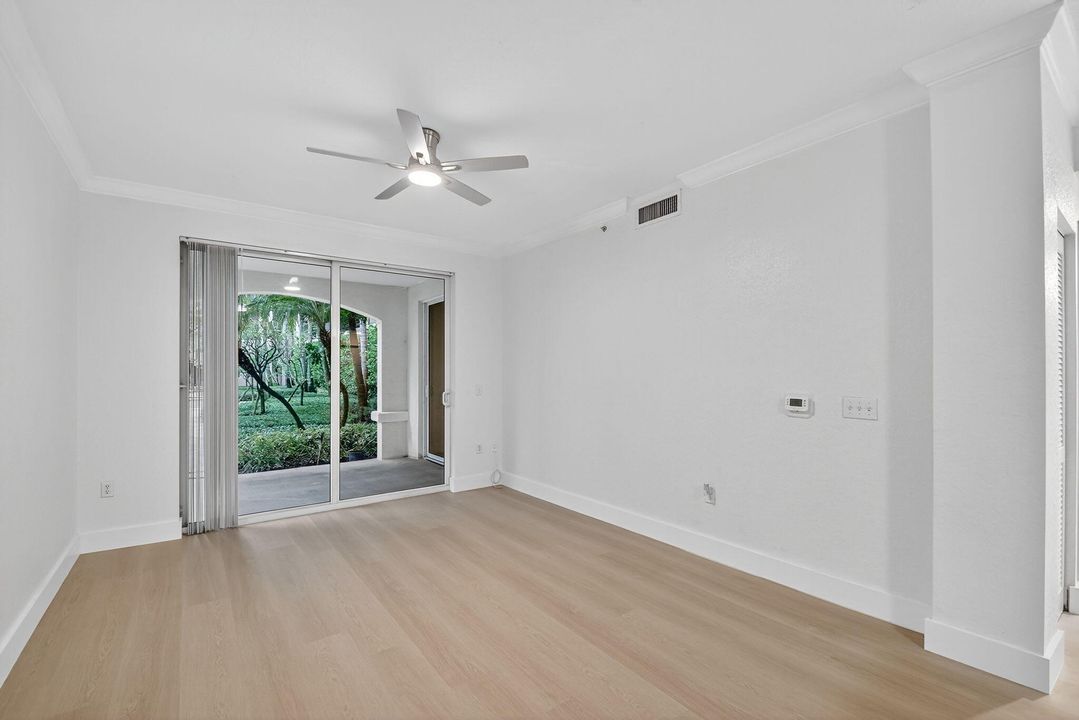 For Rent: $1,950 (1 beds, 1 baths, 744 Square Feet)