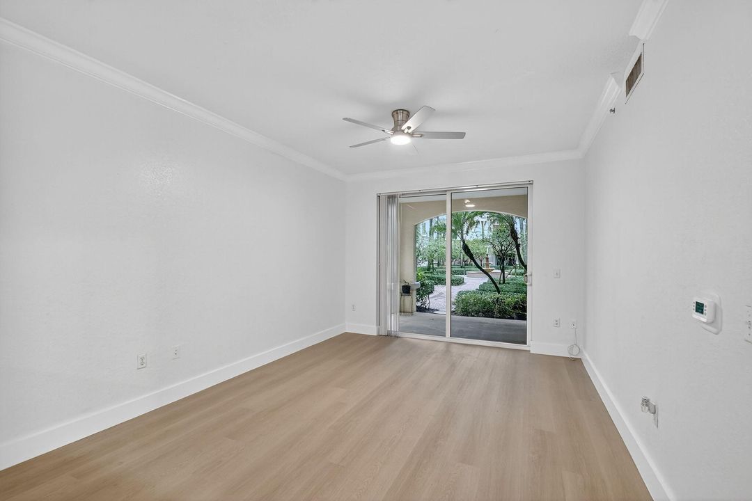 For Rent: $1,950 (1 beds, 1 baths, 744 Square Feet)