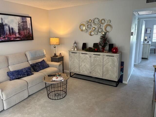 For Sale: $125,000 (2 beds, 1 baths, 835 Square Feet)