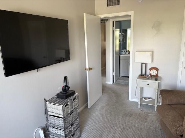 For Sale: $125,000 (2 beds, 1 baths, 835 Square Feet)