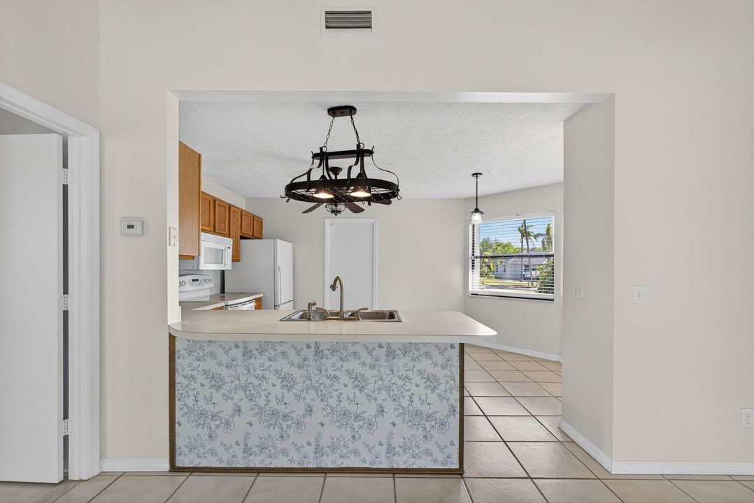 For Sale: $439,000 (3 beds, 2 baths, 1224 Square Feet)