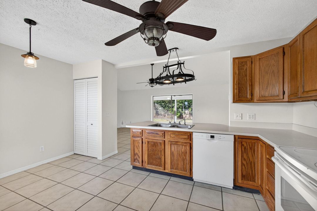For Sale: $439,000 (3 beds, 2 baths, 1224 Square Feet)