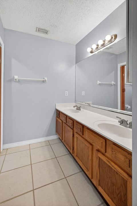 For Sale: $439,000 (3 beds, 2 baths, 1224 Square Feet)