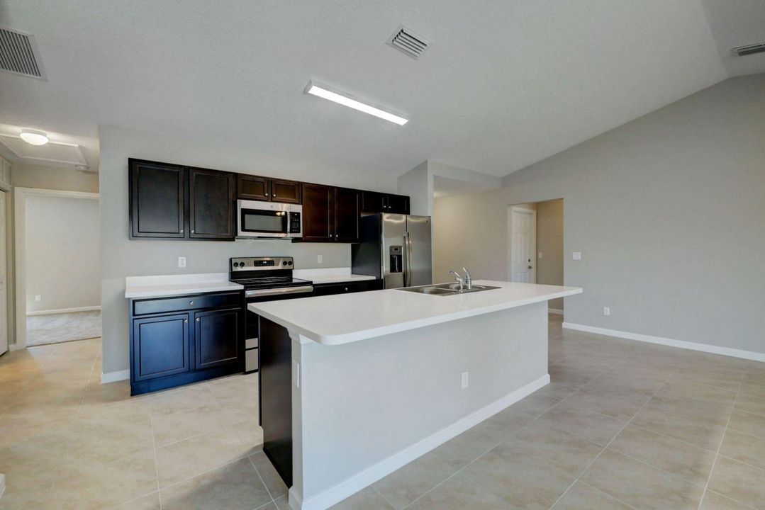 En Renta: $2,645 (4 camas, 2 baños, 1806 Pies cuadrados)