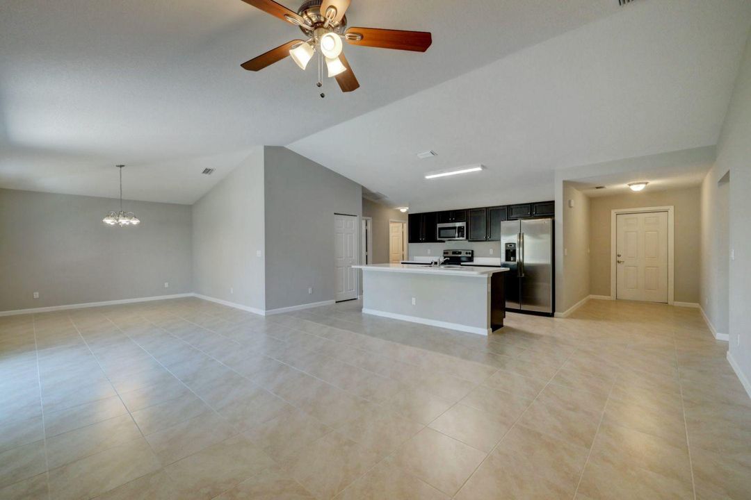 En Renta: $2,645 (4 camas, 2 baños, 1806 Pies cuadrados)