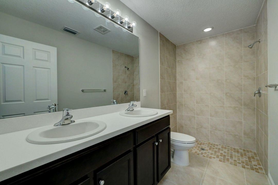 En Renta: $2,645 (4 camas, 2 baños, 1806 Pies cuadrados)