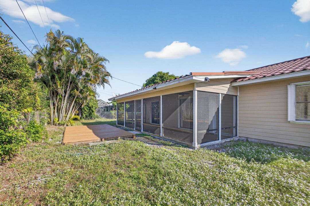 For Sale: $439,000 (3 beds, 2 baths, 1224 Square Feet)