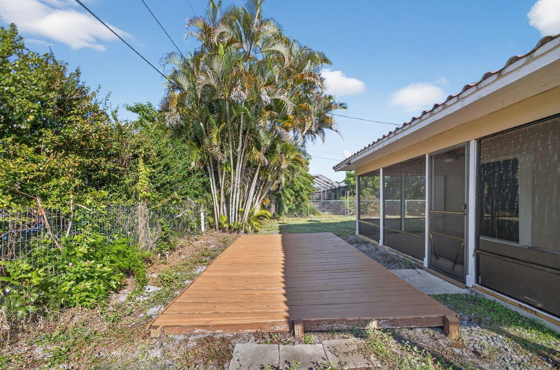 For Sale: $439,000 (3 beds, 2 baths, 1224 Square Feet)