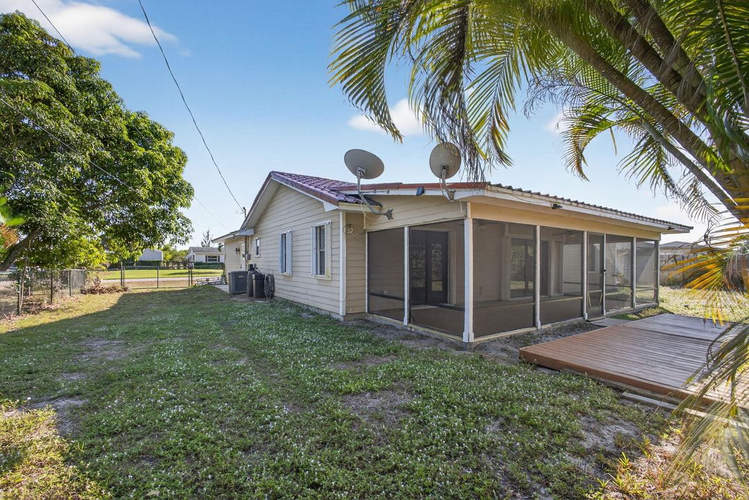 For Sale: $439,000 (3 beds, 2 baths, 1224 Square Feet)