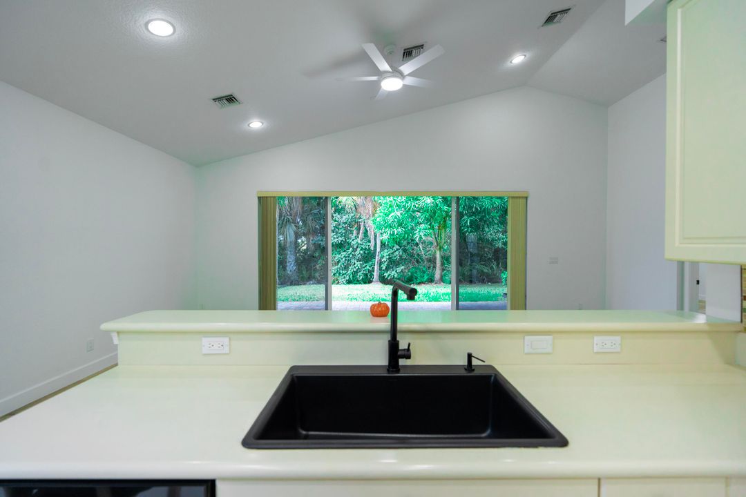 待售: $435,000 (4 贝兹, 2 浴室, 2731 平方英尺)