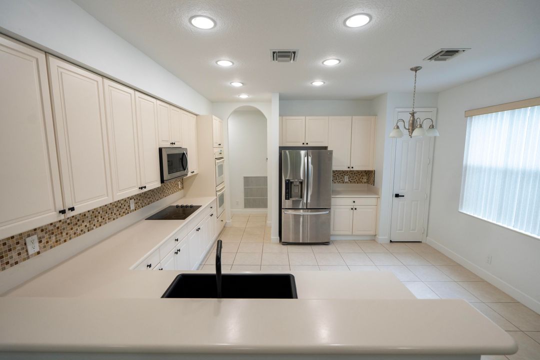 待售: $435,000 (4 贝兹, 2 浴室, 2731 平方英尺)