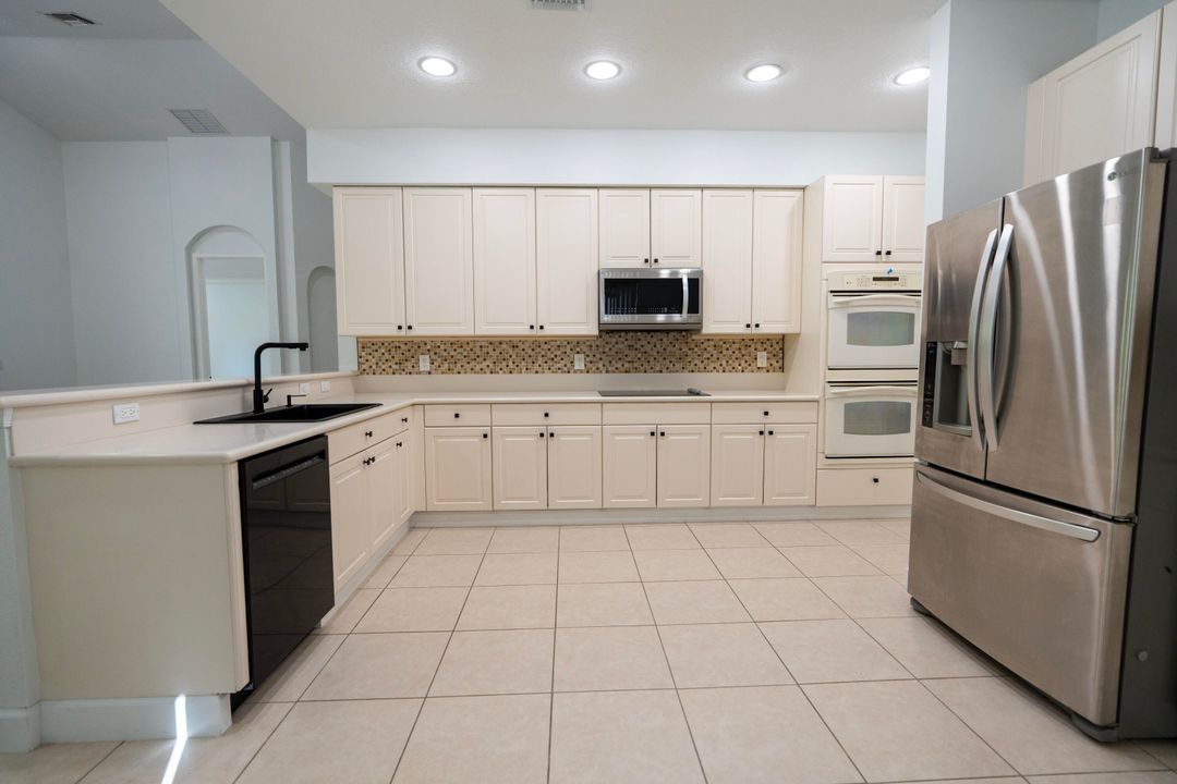 待售: $435,000 (4 贝兹, 2 浴室, 2731 平方英尺)