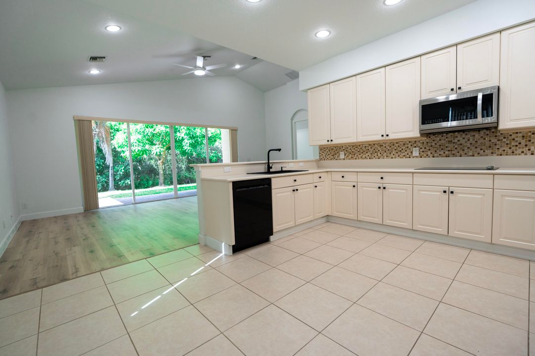 待售: $435,000 (4 贝兹, 2 浴室, 2731 平方英尺)