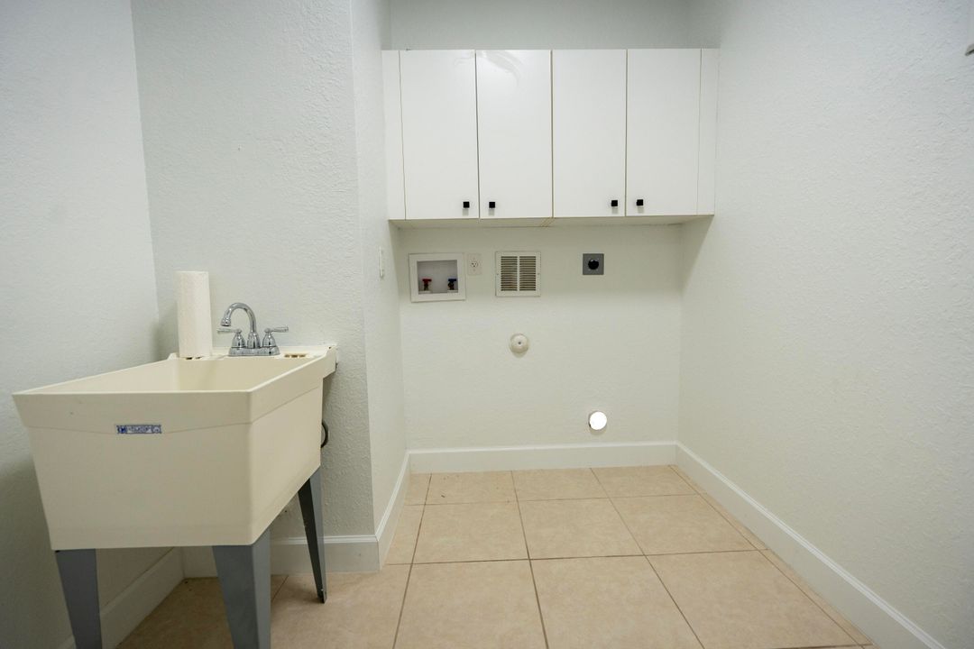 待售: $435,000 (4 贝兹, 2 浴室, 2731 平方英尺)