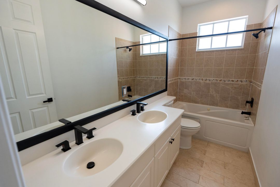 待售: $435,000 (4 贝兹, 2 浴室, 2731 平方英尺)