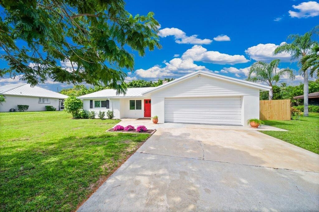 For Rent: $6,800 (3 beds, 2 baths, 1376 Square Feet)