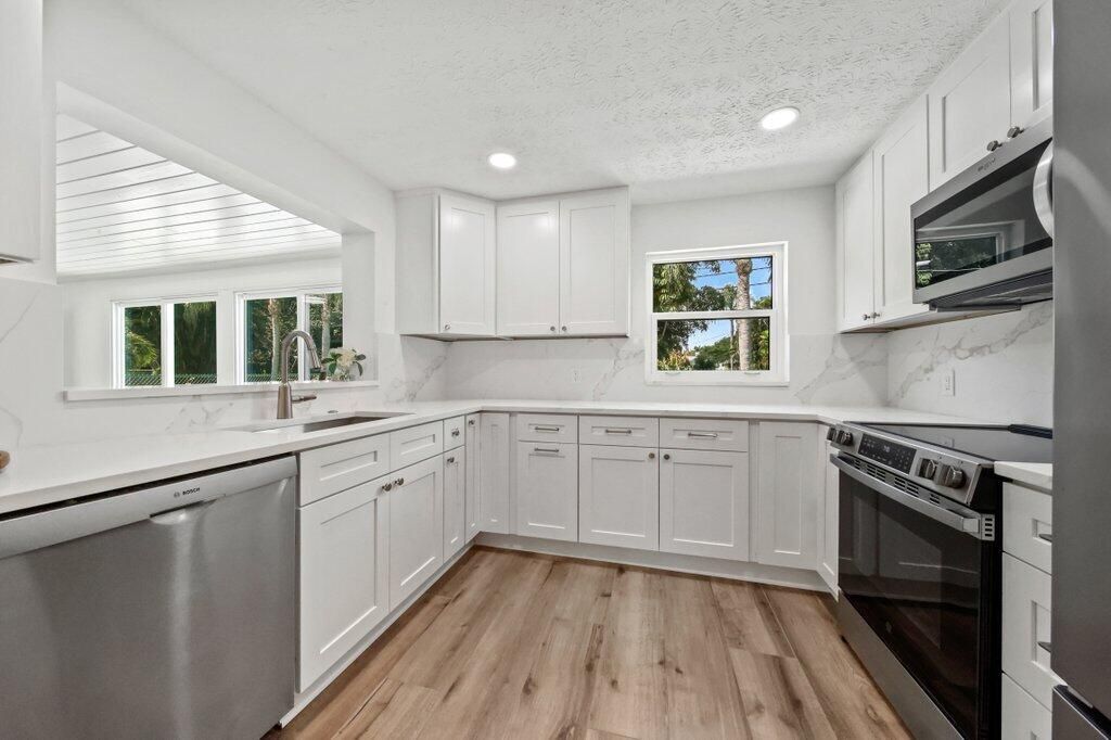 For Rent: $6,800 (3 beds, 2 baths, 1376 Square Feet)