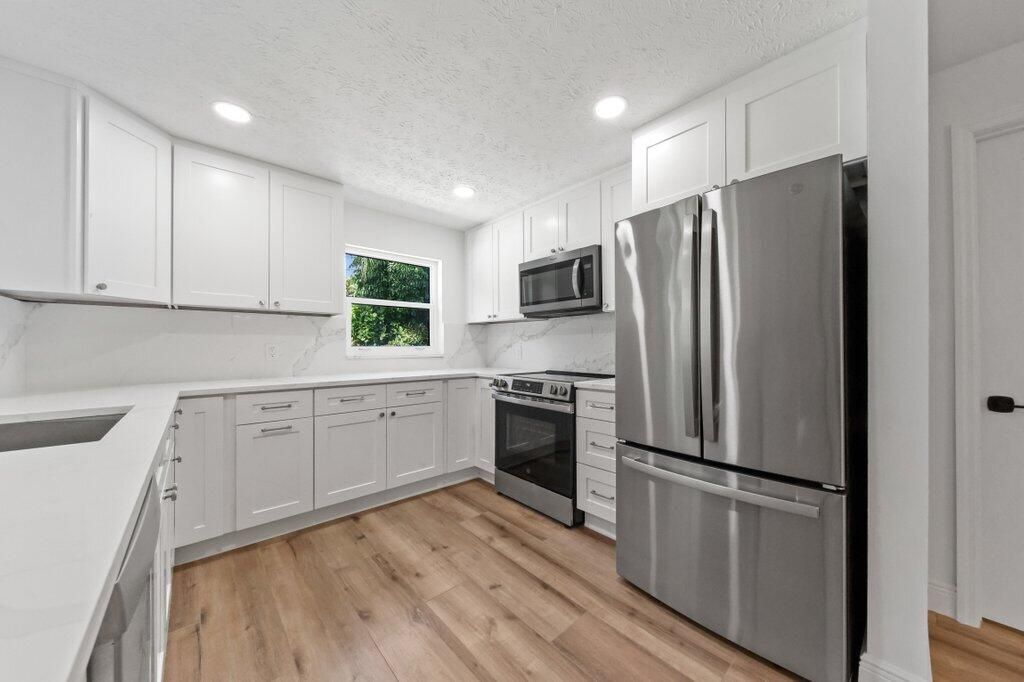 For Rent: $6,800 (3 beds, 2 baths, 1376 Square Feet)