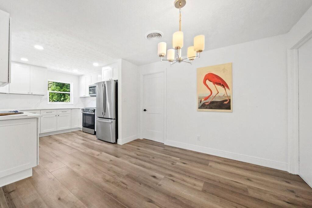 For Rent: $6,800 (3 beds, 2 baths, 1376 Square Feet)