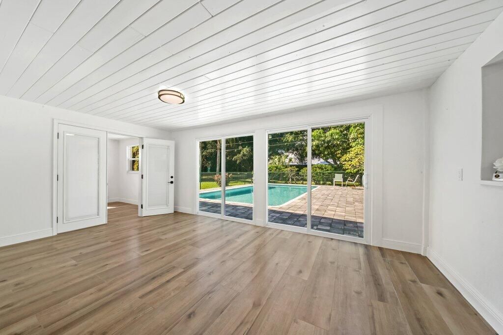 For Rent: $6,800 (3 beds, 2 baths, 1376 Square Feet)