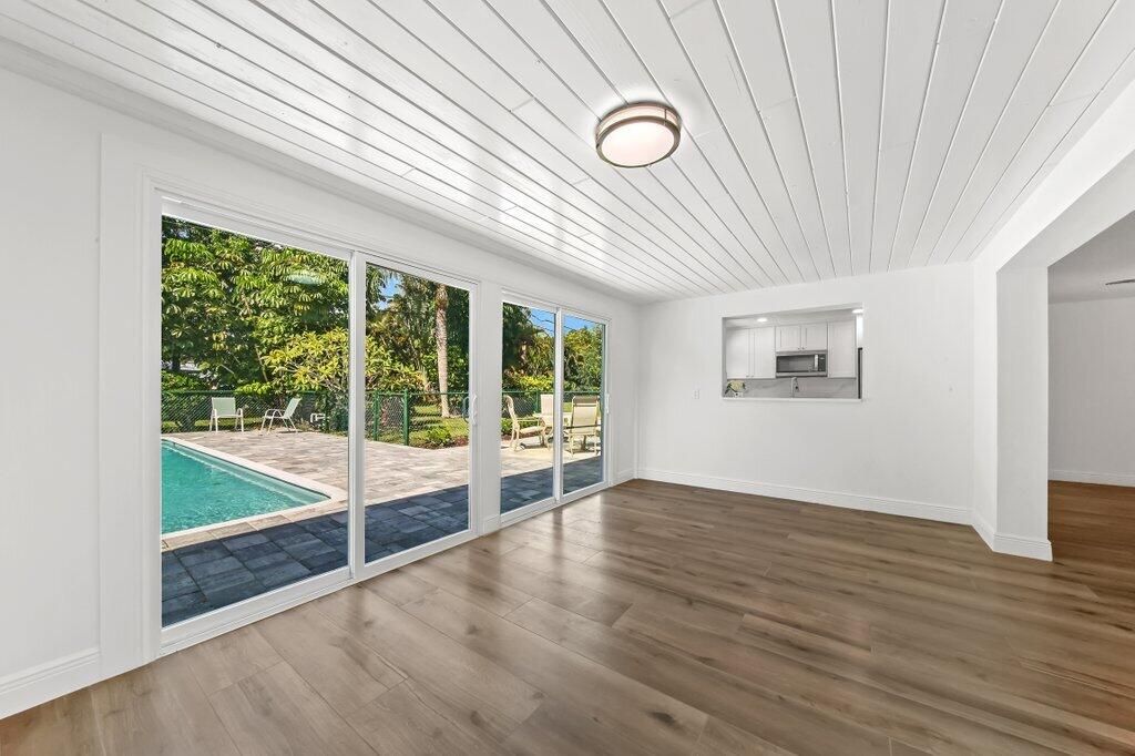 For Rent: $6,800 (3 beds, 2 baths, 1376 Square Feet)