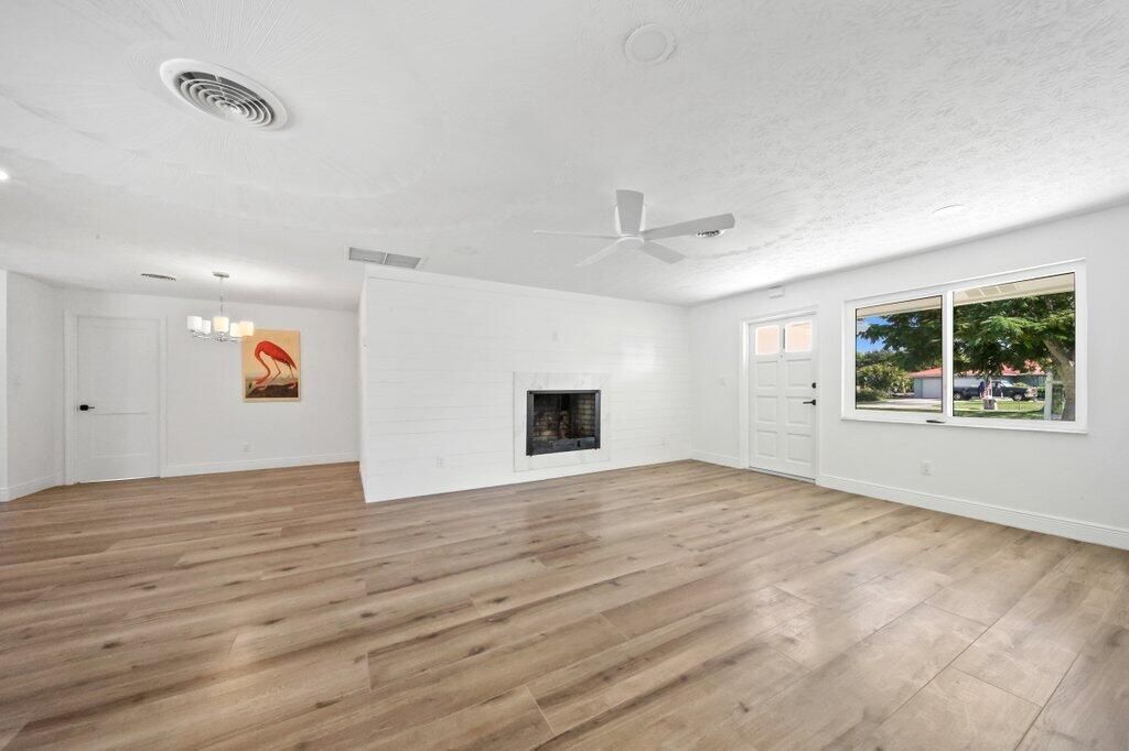 For Rent: $6,800 (3 beds, 2 baths, 1376 Square Feet)