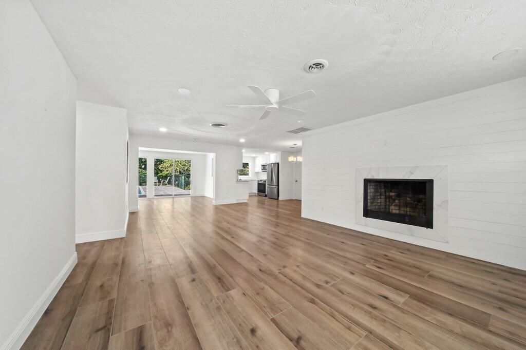 For Rent: $6,800 (3 beds, 2 baths, 1376 Square Feet)