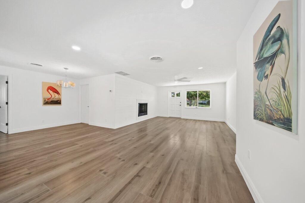 For Rent: $6,800 (3 beds, 2 baths, 1376 Square Feet)