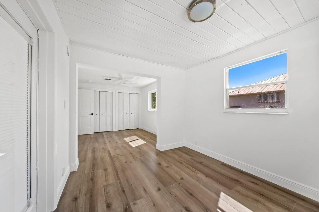 For Rent: $6,800 (3 beds, 2 baths, 1376 Square Feet)