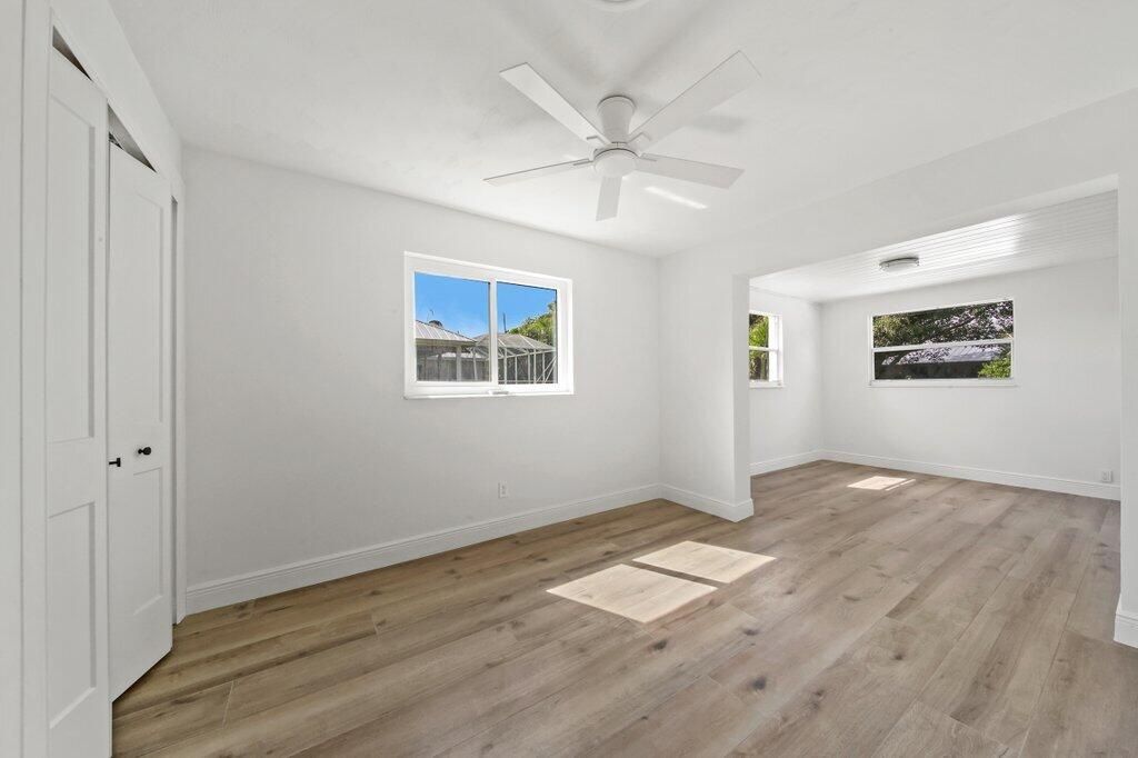 For Rent: $6,800 (3 beds, 2 baths, 1376 Square Feet)