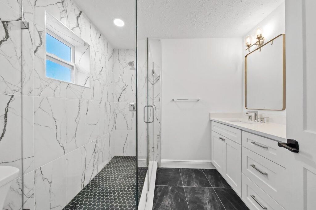 For Rent: $6,800 (3 beds, 2 baths, 1376 Square Feet)