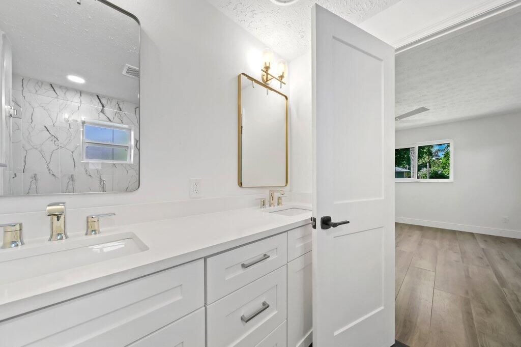 For Rent: $6,800 (3 beds, 2 baths, 1376 Square Feet)