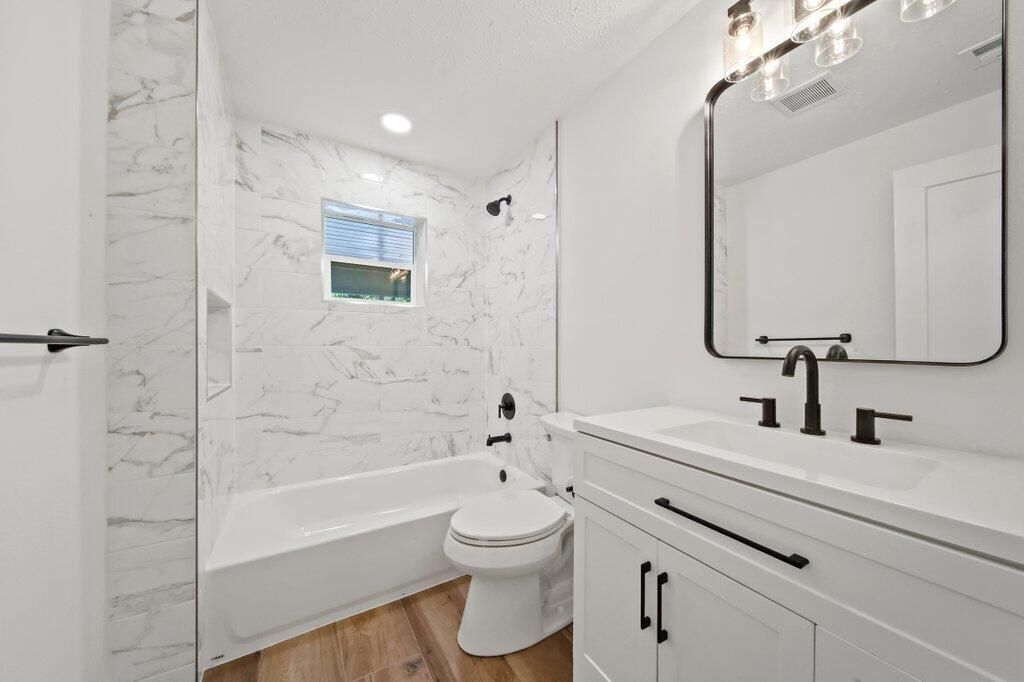 For Rent: $6,800 (3 beds, 2 baths, 1376 Square Feet)