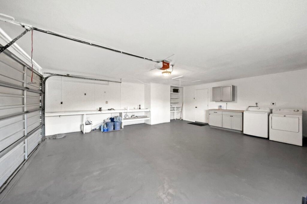 For Rent: $6,800 (3 beds, 2 baths, 1376 Square Feet)