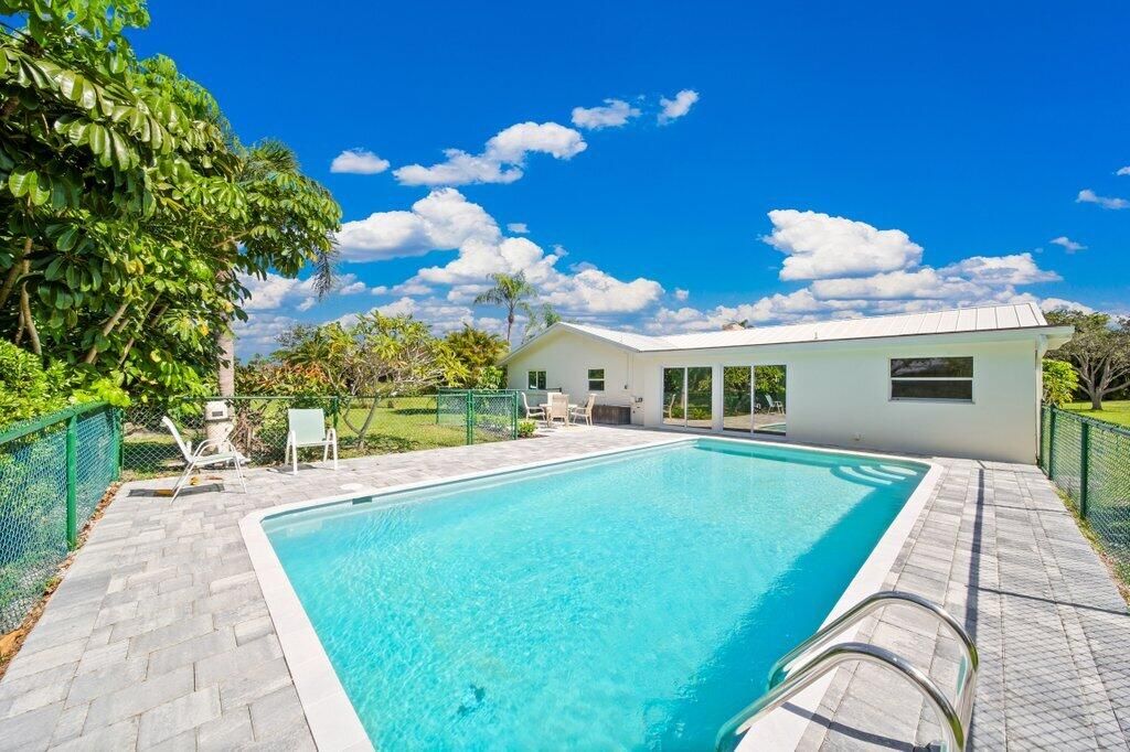 For Rent: $6,800 (3 beds, 2 baths, 1376 Square Feet)