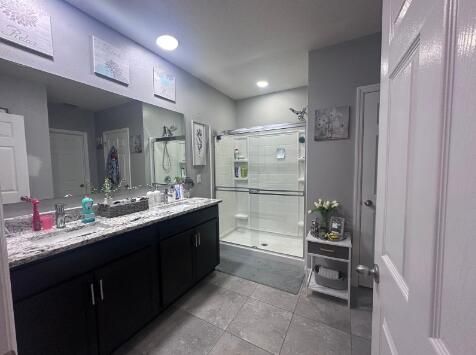 For Rent: $2,800 (4 beds, 2 baths, 1913 Square Feet)