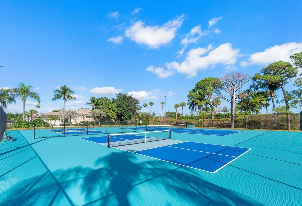 For Sale: $549,900 (3 beds, 2 baths, 1874 Square Feet)