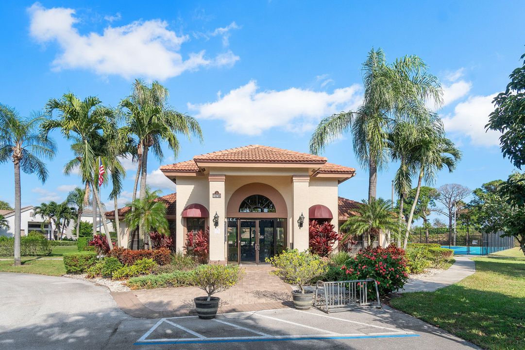 For Sale: $549,900 (3 beds, 2 baths, 1874 Square Feet)