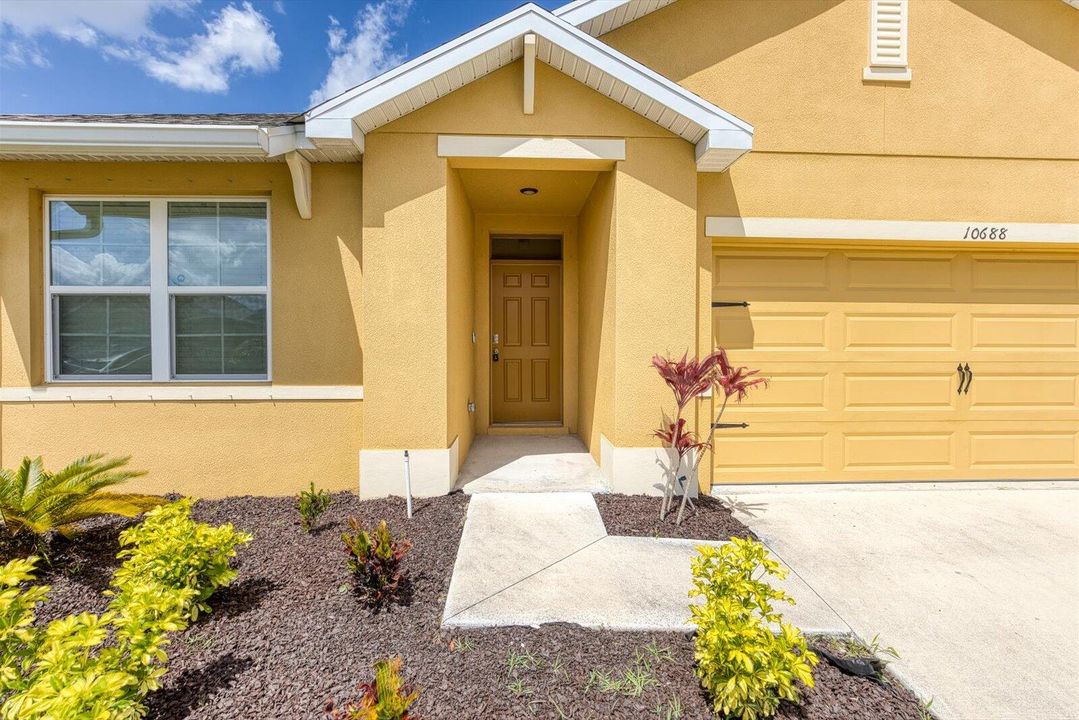 For Sale: $419,000 (3 beds, 2 baths, 1916 Square Feet)