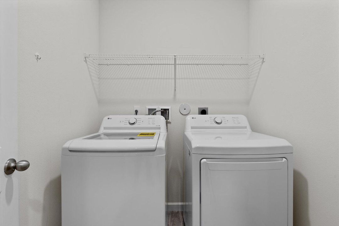 For Sale: $419,000 (3 beds, 2 baths, 1916 Square Feet)